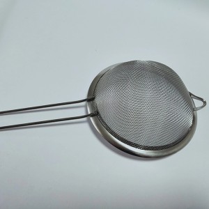 Мрежаста цедиљка од нерђајућег челика са дршком за пиринчано поврће у кухињи