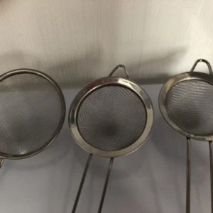 Nettingsil dørslag i rustfritt stål med håndtak for kjøkkenmat Risgrønnsaker