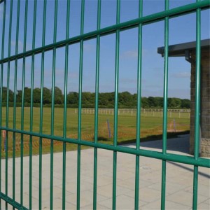 Top Suppliers China Double Horizontal Wire Welded Security Fence (868 / 656)