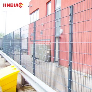 Roll top wire mesh fence