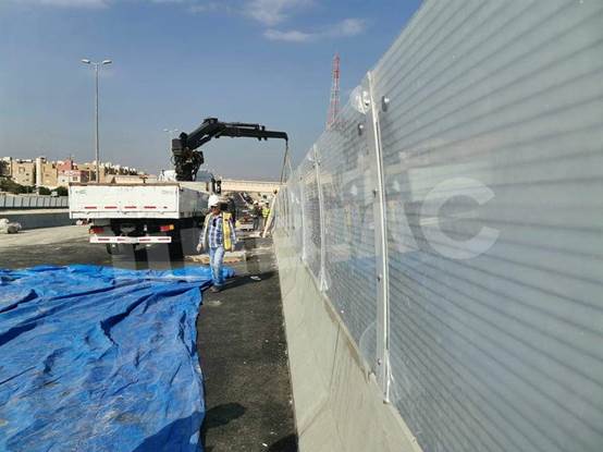 Instalação de barreira de visão e ruído JINBIAO no projeto Kuwait RA/264