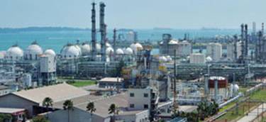 Naftos perdirbimo gamykla ir chemija
