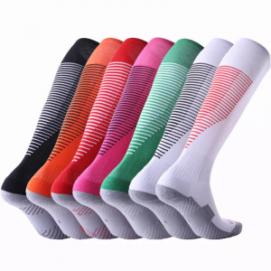 Fashion cotton soccer stock soccer custom logo knee long sport socks