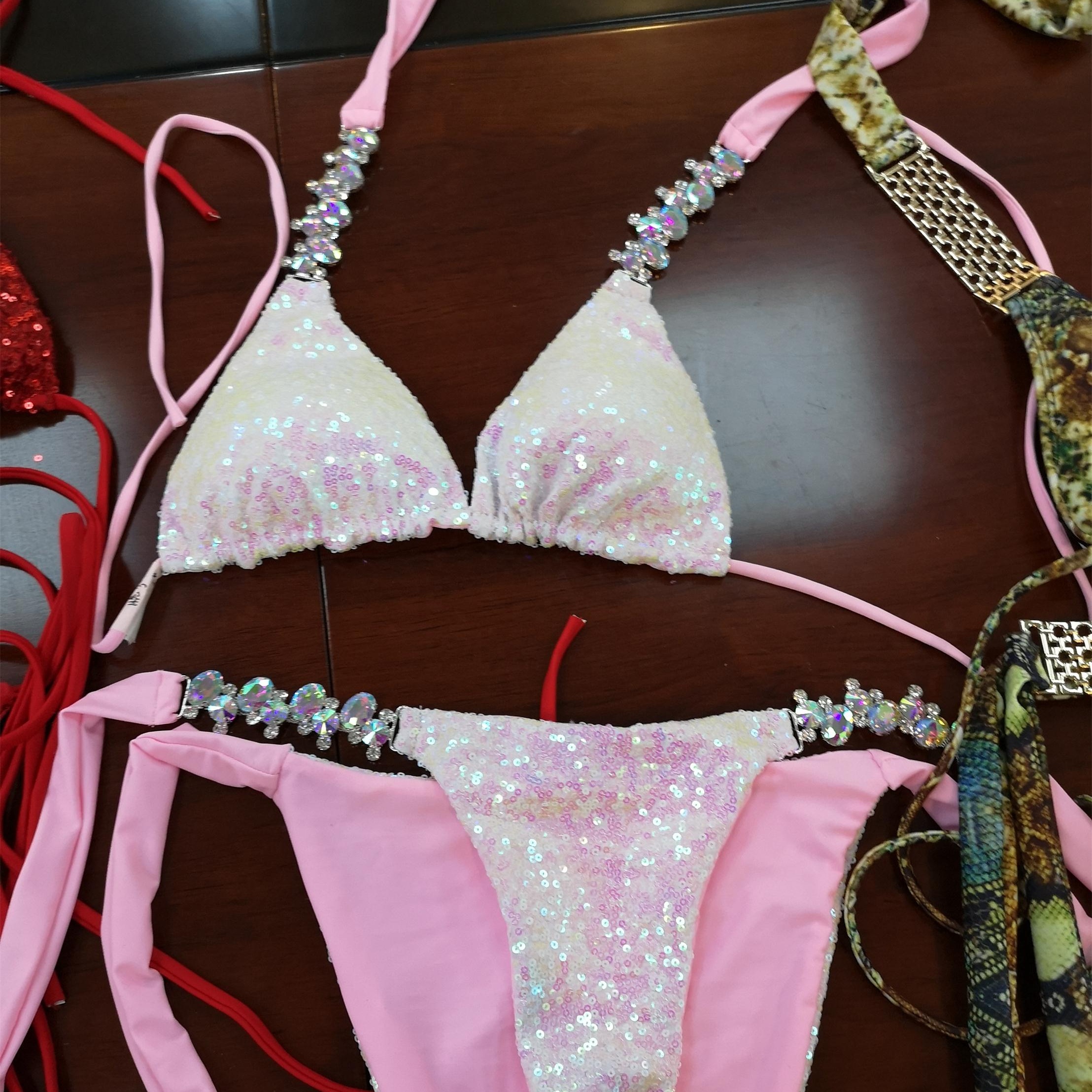 2021 OEM Payetli Kristal Olmos tanga bikini to'plami Braziliya yozgi mayo Rhinestone bikinisi