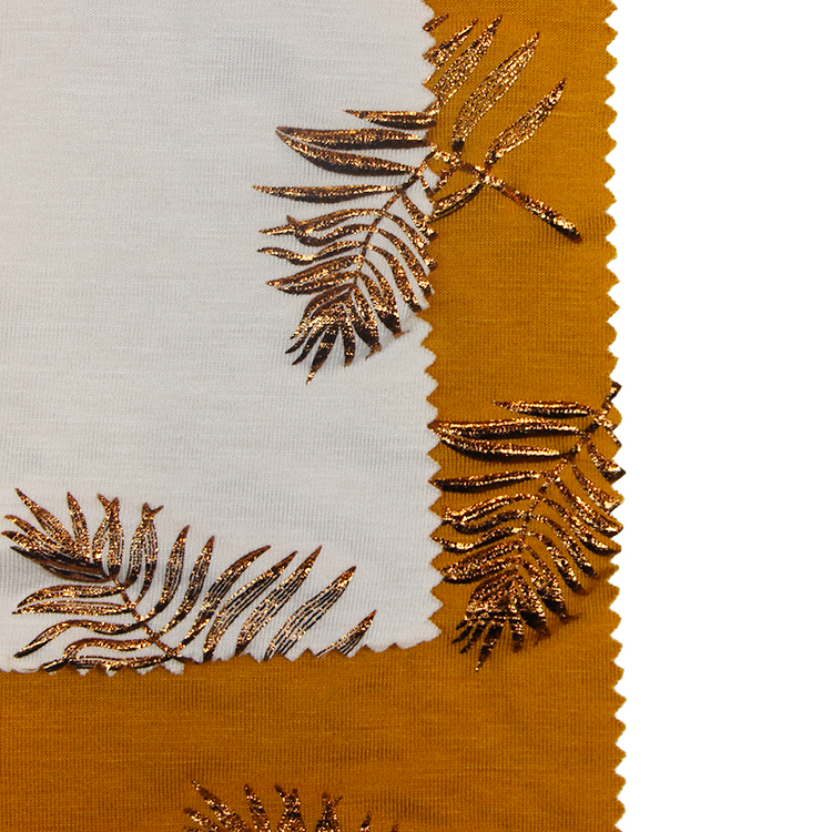چين گولڊ فراهم ڪندڙ 95% Rayon 5% Spandex Foil Gold Fabric for Fashion Garment