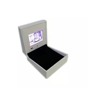 Հրաշալի վերալիցքավորվող մարտկոցի հրավեր LCD 2.4 2.8 դյույմ վիդեո ոսկերչական մատանի նվեր տուփ