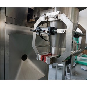 پروژه داخلی 25 کیلوگرمی پودر کود شیمیایی ماشین بسته بندی نیمه خودکار پیچ افقی بسته بندی