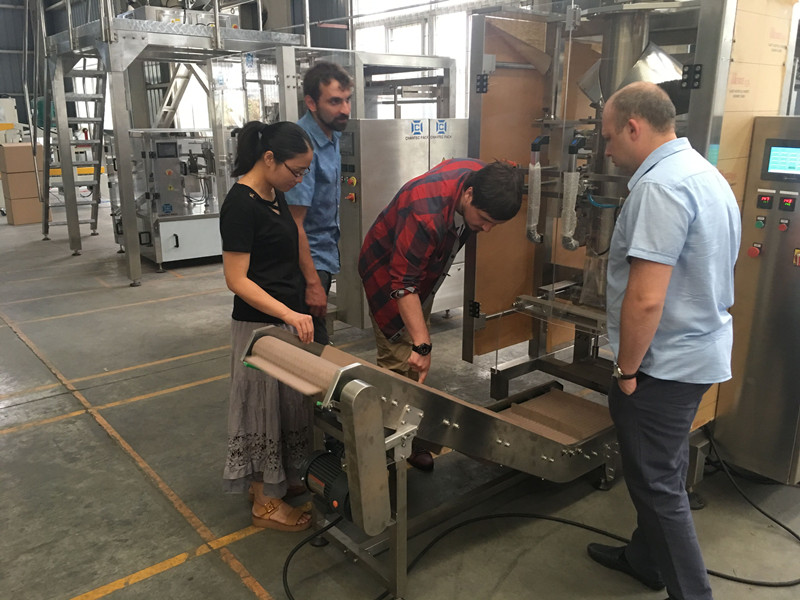 5KG High Viscous Liquid Glue Vertical Packing Machine Nembé Rengse Komisi sareng Bakal Dikirimkeun ka Bolivia Moal lami deui
