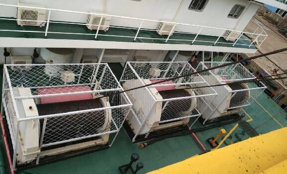 Treuils hydrauliques appliqués aux navires d'ingénierie de construction offshore