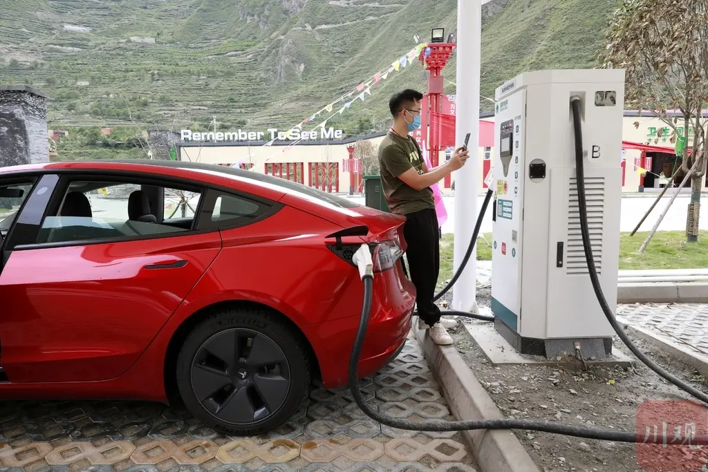 There are 6.78 million new energy vehicles in China, and only 10,000 charging piles in service areas nationwide