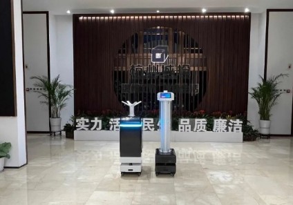 Avatar elimination guard, IT- Robotics Spray disinfection robot, UV disinfection robot  hand in hand appeared in Hangzhou City