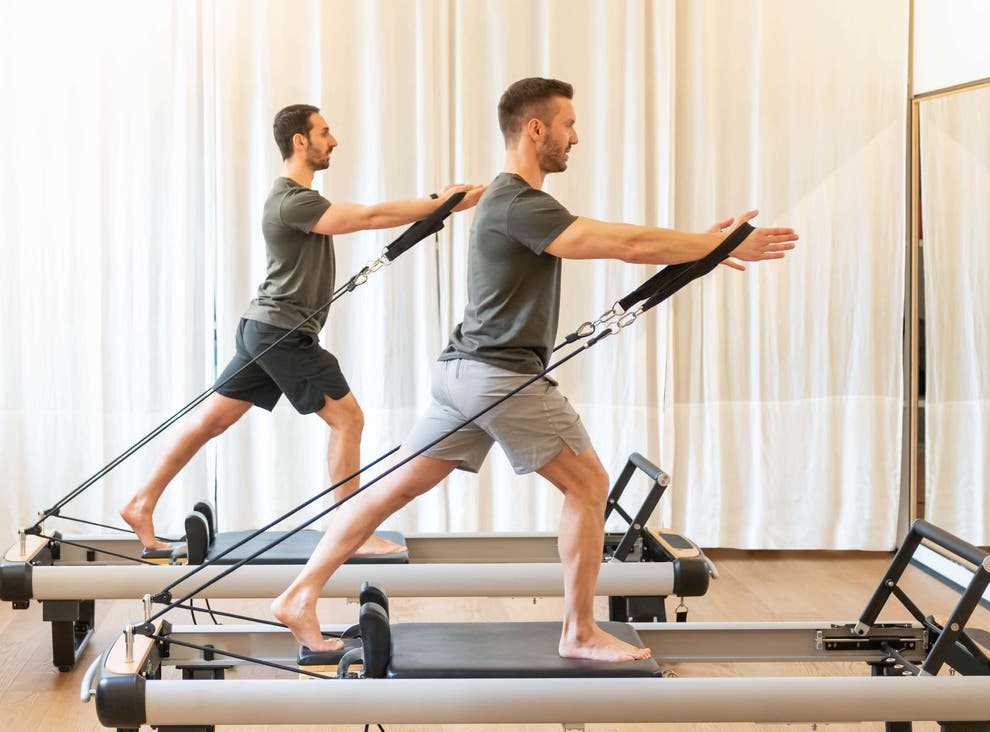 Perché più uomini dovrebbero provare Pilates – come Richard Osman