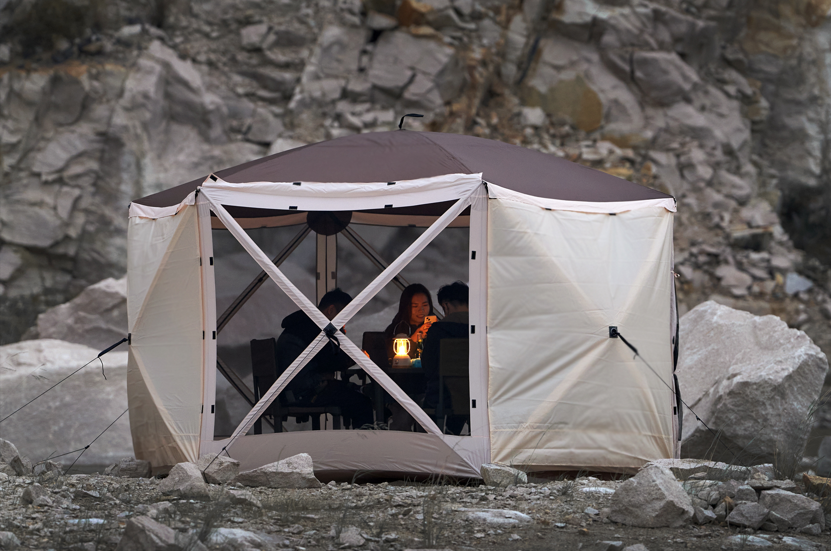 Kina utfärdade "Camping Opinions", och campingvarumärket accelererade in på den snabba banan