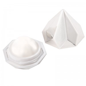 High Quality Lip Mask Plastic Diamond Container Moisturizing Lip Balm