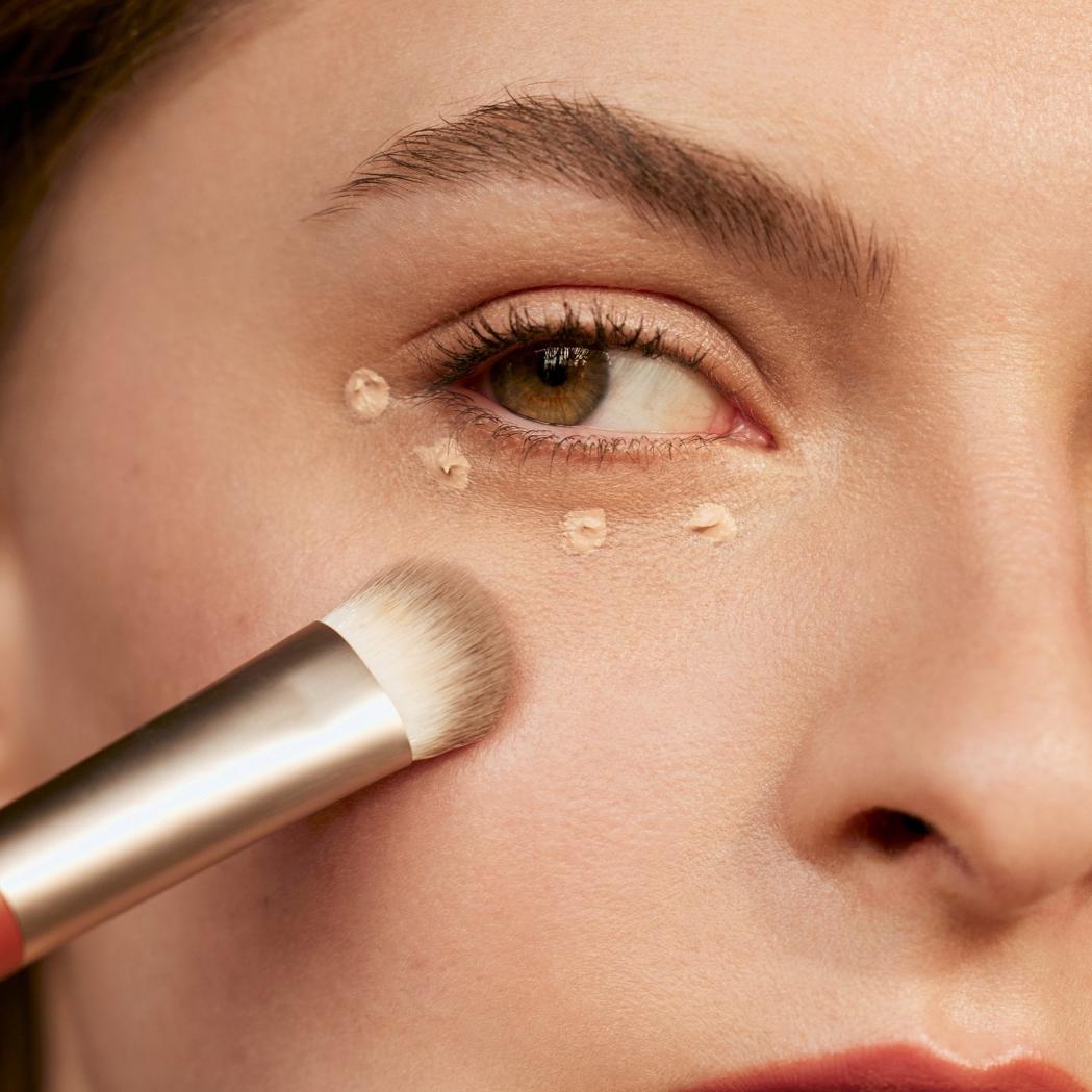 How to Apply Concealer Properly
