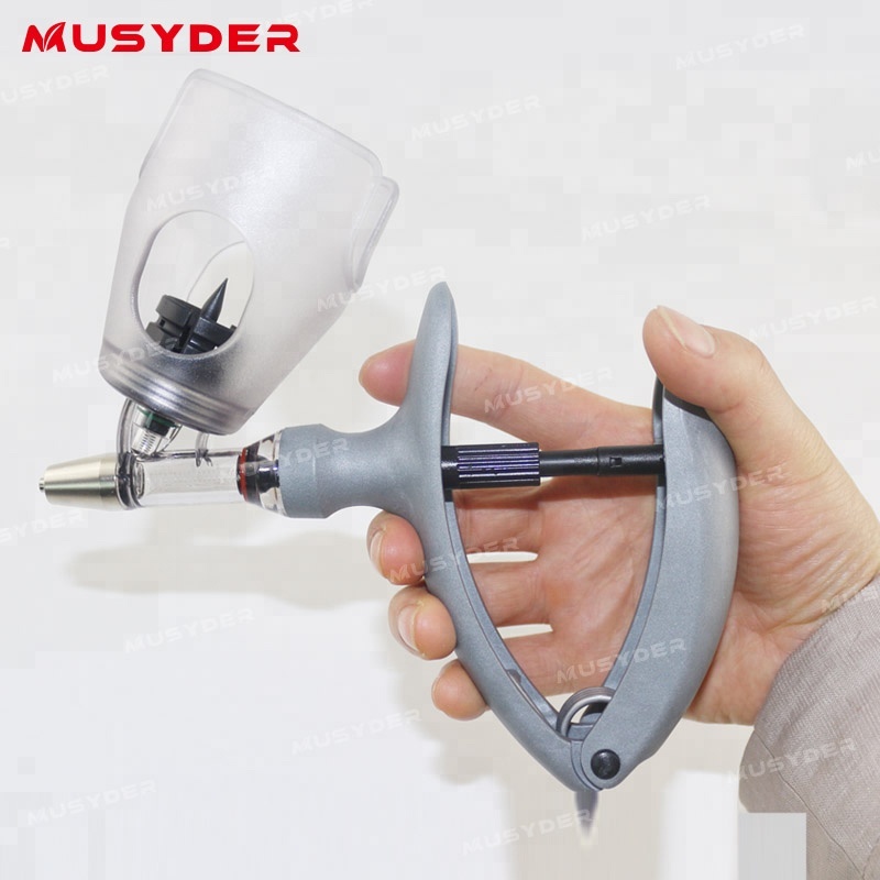 Continuous plastic-steel syringe injector gun with bottle for veterinary