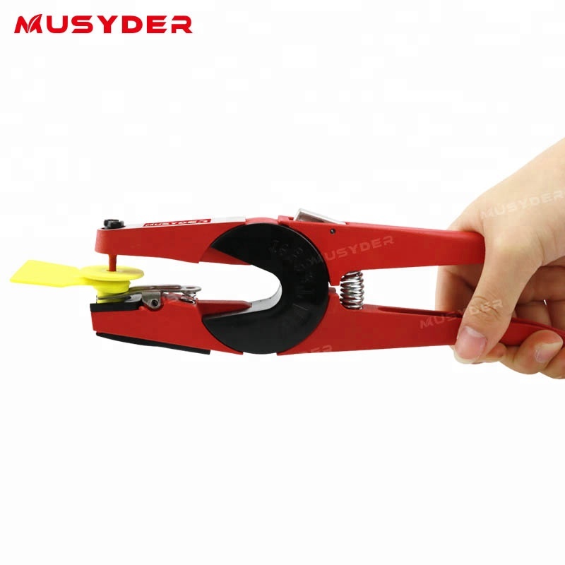 Musyder vet and animal using metal ear tag pliers
