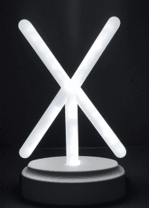 Lampu neon plastik huruf "X".