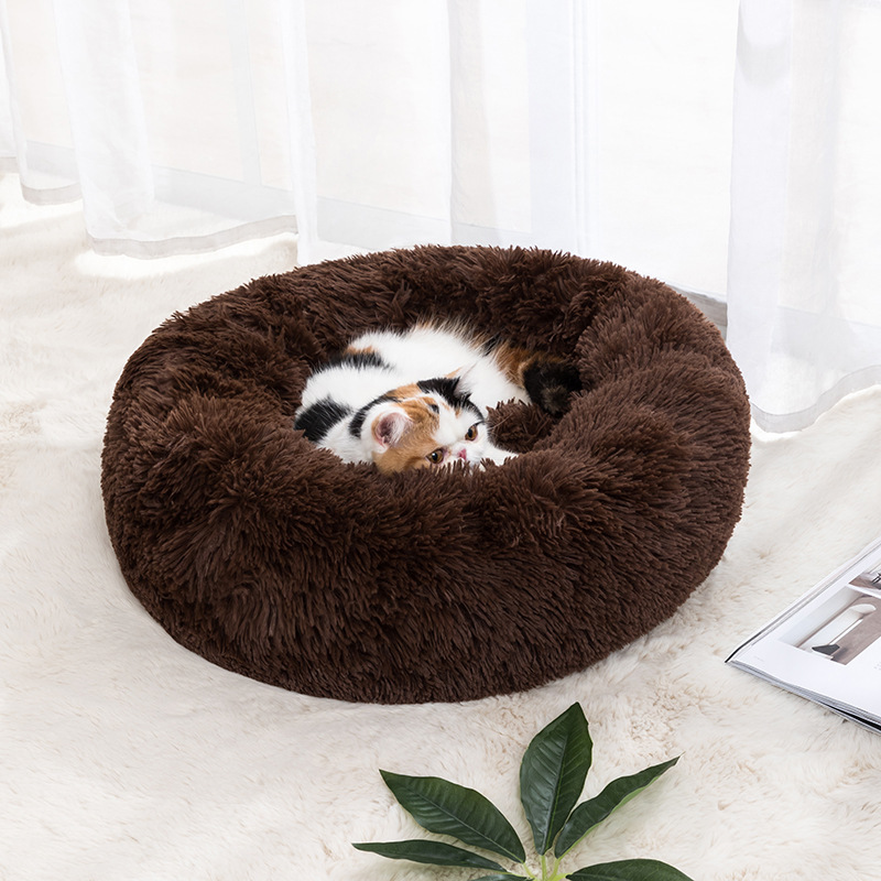 The new donut kennel is simple and fresh style, warm PP cotton material, easy to clean and portable pet kennel