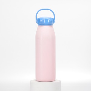 Bottiglia d'acqua isolata à vuotu di design unicu cù manicu