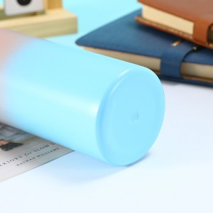 Leak Proof Metal Flask insulated water bottle 22 oz ធន់ទ្រាំនឹងការបូមធូលីធំ ទែម៉ូម៉ូសម្រាប់កន្លែងហាត់ប្រាណ Travel