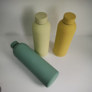 Vakuum-geïsoleerde termiese waterbottels vir warm of koue drankies