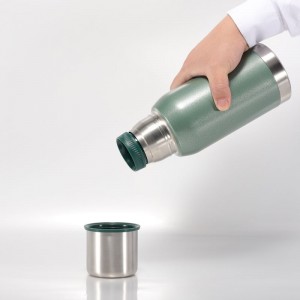 Bottle Flask Vacuum Insulated With The Green Hammer Paint