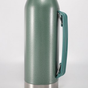 Izolirana vakuumska steklenica z barvo zelenega kladiva