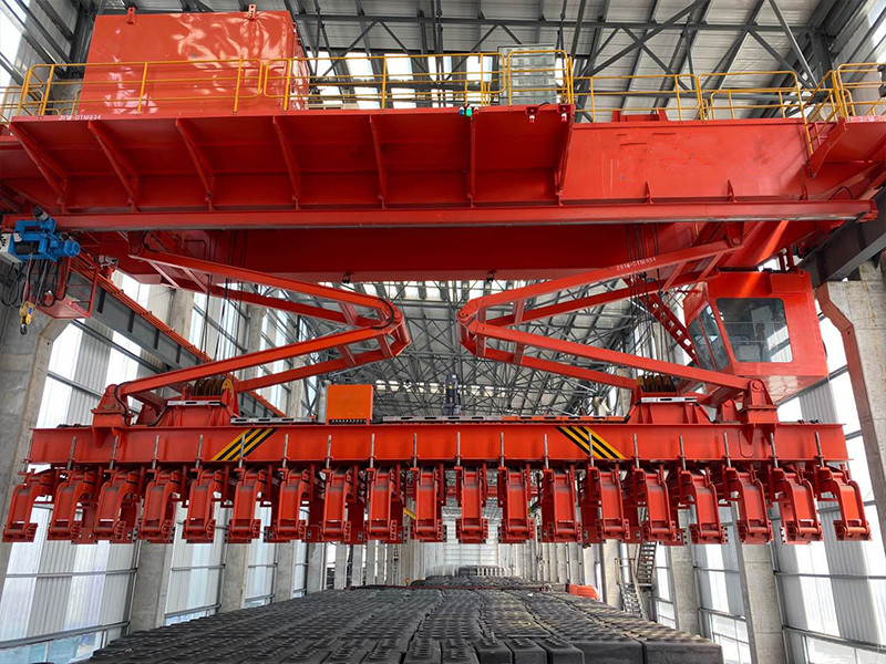 Heavy Duty Anode Carbon Blocks Traveling Overhead Crane For Polar Carbon Blocks
