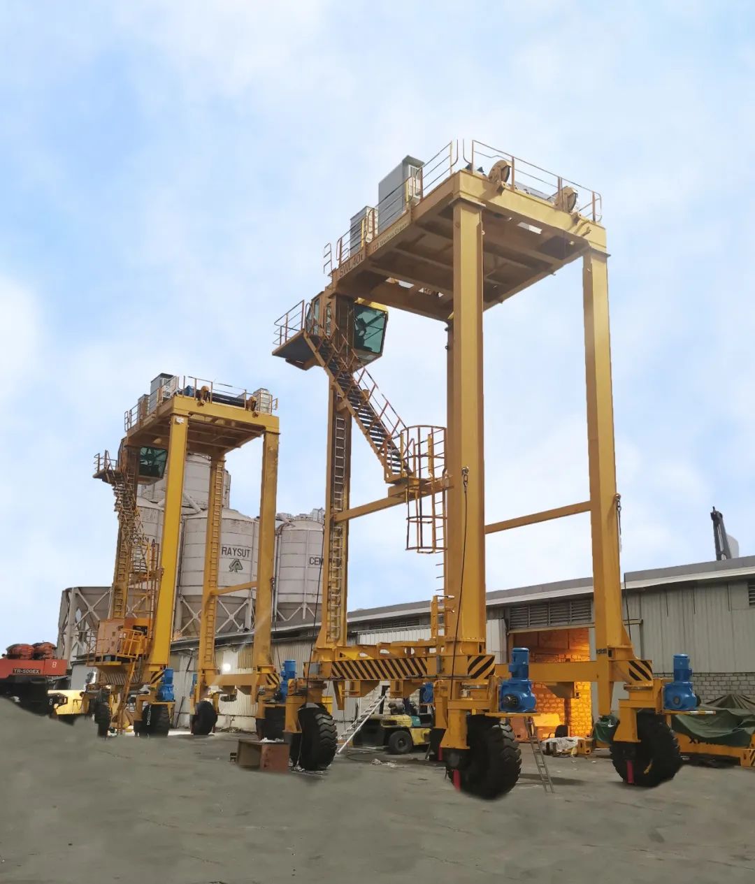 KORIG CRANES 40-тонный козловой шинный кран прибыл в Йемен