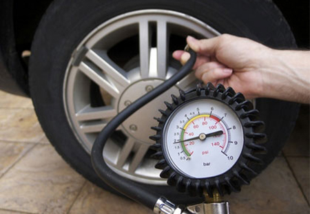 Manguera de inflado de ruedas: presión de las ruedas – bajo control