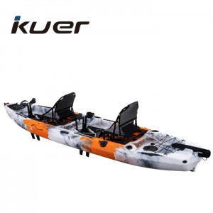 Tandem pedal kayak nwere pedals