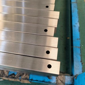OEM khusus Square tabung laser nglereni lan mlengkung layanan lumahing polishing / brushing aluminium fabrikasi bagean stainless steel
