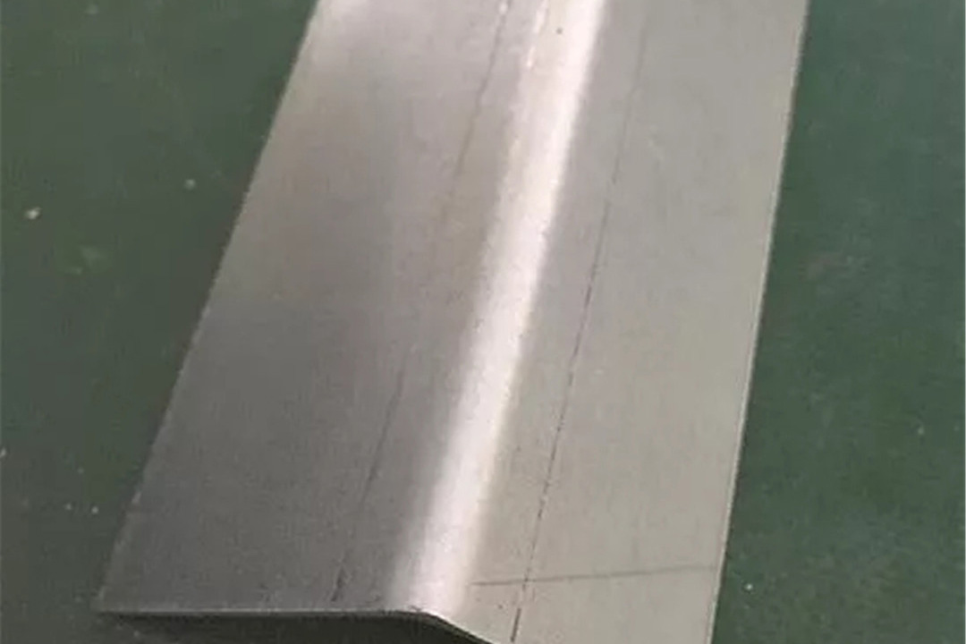 Traceless bending technology of sheet metal [illustration].