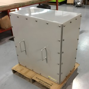 OEM अनुकूलित बड़े पैमाने पर इंजीनियरिंग स्टेनलेस स्टील इलेक्ट्रिकल बॉक्स संलग्नक