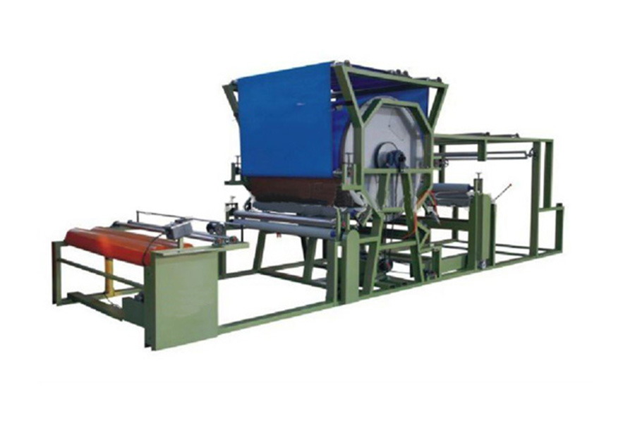 Stroj za laminiranje tkanine v peno