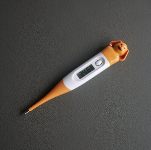 ميزان حرارة رقمي للأطفال uYT 328