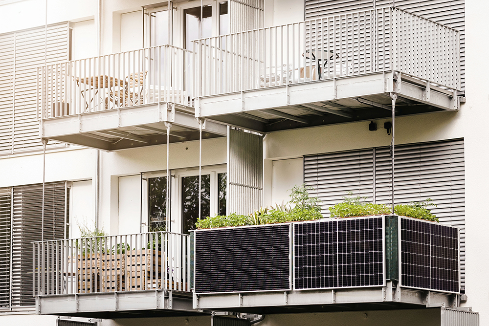 Analysis of The background and future of Balcony pv system and micro inverter system 2023