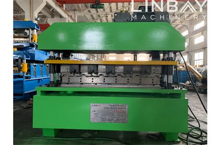Máquina formadora de rolos de painel de telhado ondulado LINBAY-Export para a Indonésia