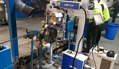 Testowanie maszyn do znakowania laserowego kabli w fabryce Grupy Prysmian