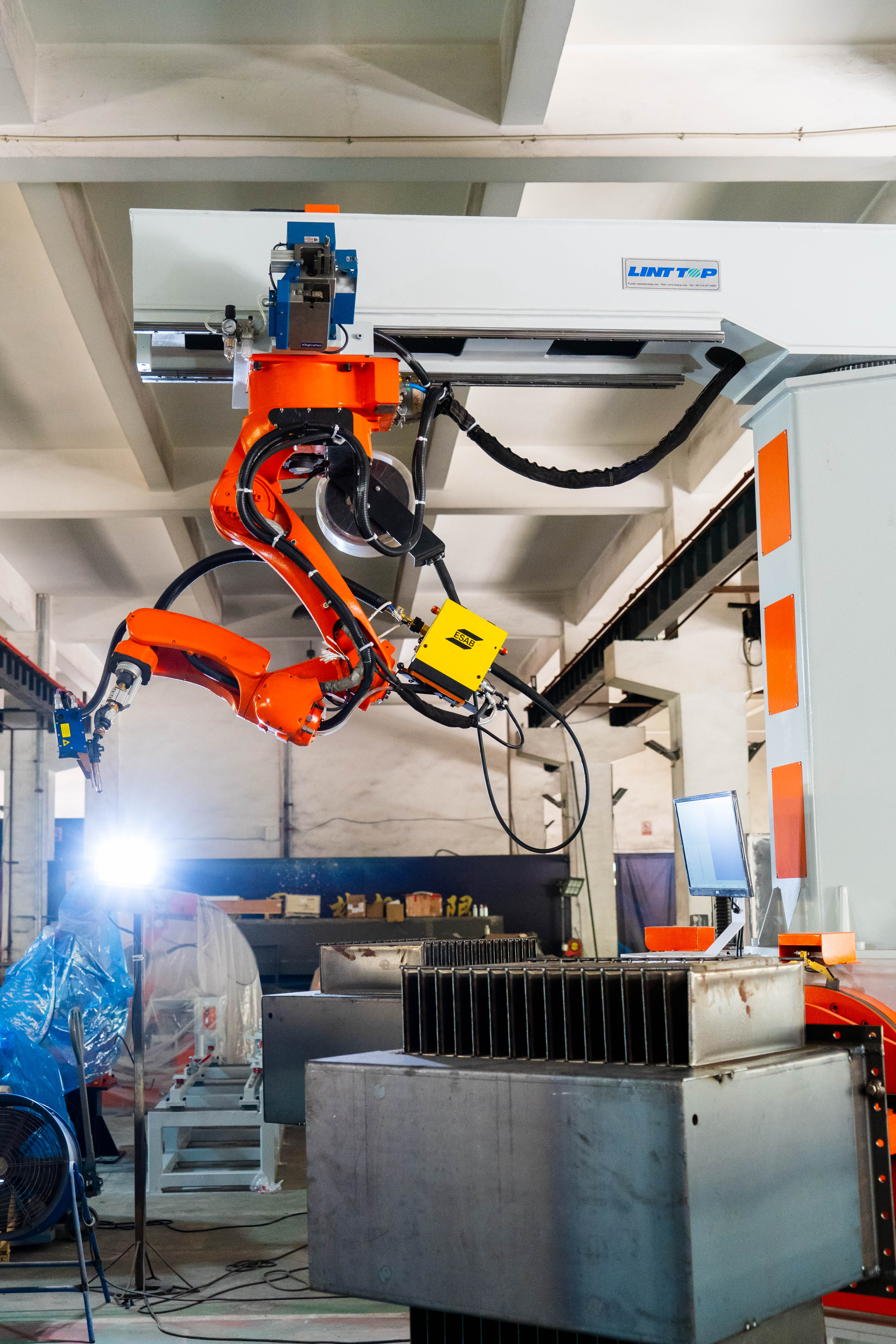 LINT TOP Helps Ecuadorian Transformer Manufacturer Solve Welding Problems with Robotic Welding Machine