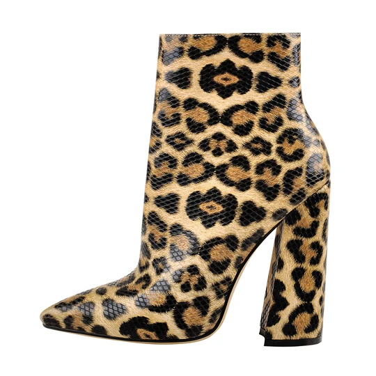 Leopardji škornji z visoko peto in debelimi gležnjarji
