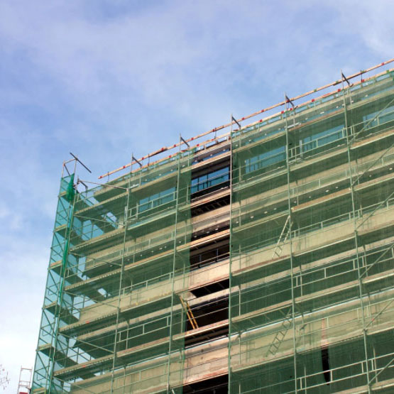 निर्माण स्थलों आदि के निर्माण के लिए उच्च गुणवत्ता वाला सुरक्षा जाल