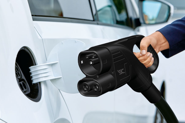 Revolutionizing EV Charging karo CCS Type 2 Charging Connector