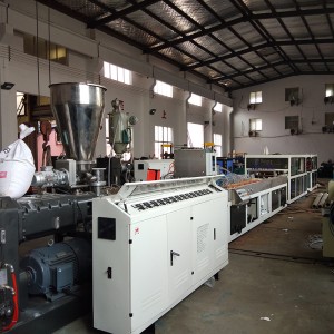 Mataas na Output PVC(PE PP) at Wood Panel Extrusion Line