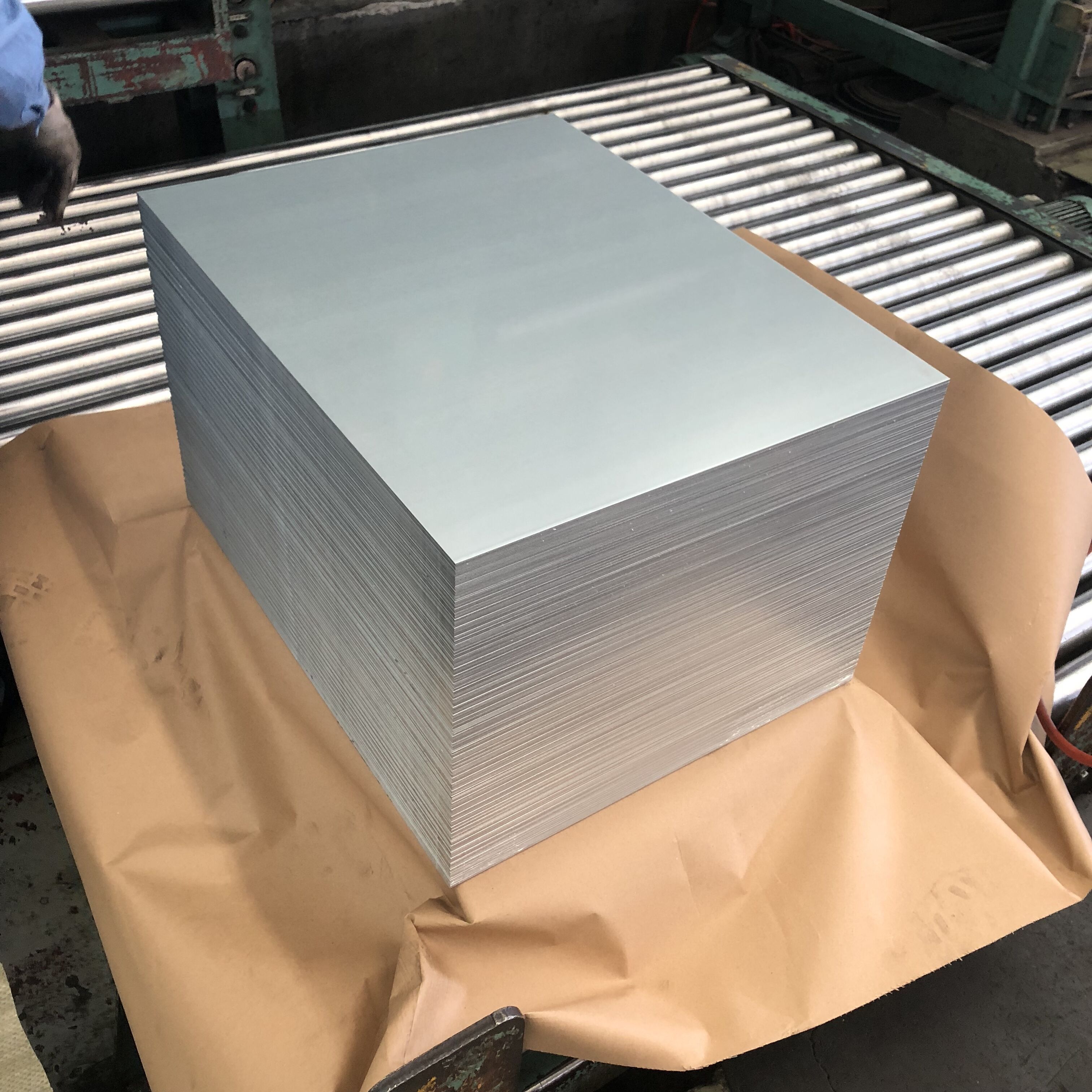 Galvanized plate and aluminum zinc plate difference