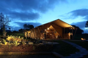 Tendë luksoze hoteli me tendë strukturë prej druri kanavacë të papërshkueshëm nga uji safari tendë NO.027