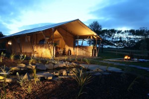 लक्जरी glamping तम्बू होटल लकड़ी के ढांचे निविड़ अंधकार कैनवास सफारी तम्बू NO.027