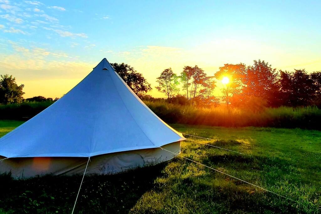 China OEM Canvas Tent -
 Hot sale 2 people eco-friendly canvas luxury glamping bell tent NO.006 – Aixiang