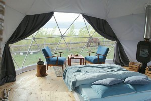 ການຕັ້ງຄ່າລູກຄ້າສີຂາວບໍລິສຸດ 6m ເສັ້ນຜ່າສູນກາງ dome tent ມີເຕົາແລະລະບົບລະບາຍອາກາດອັດຕະໂນມັດ NO.036